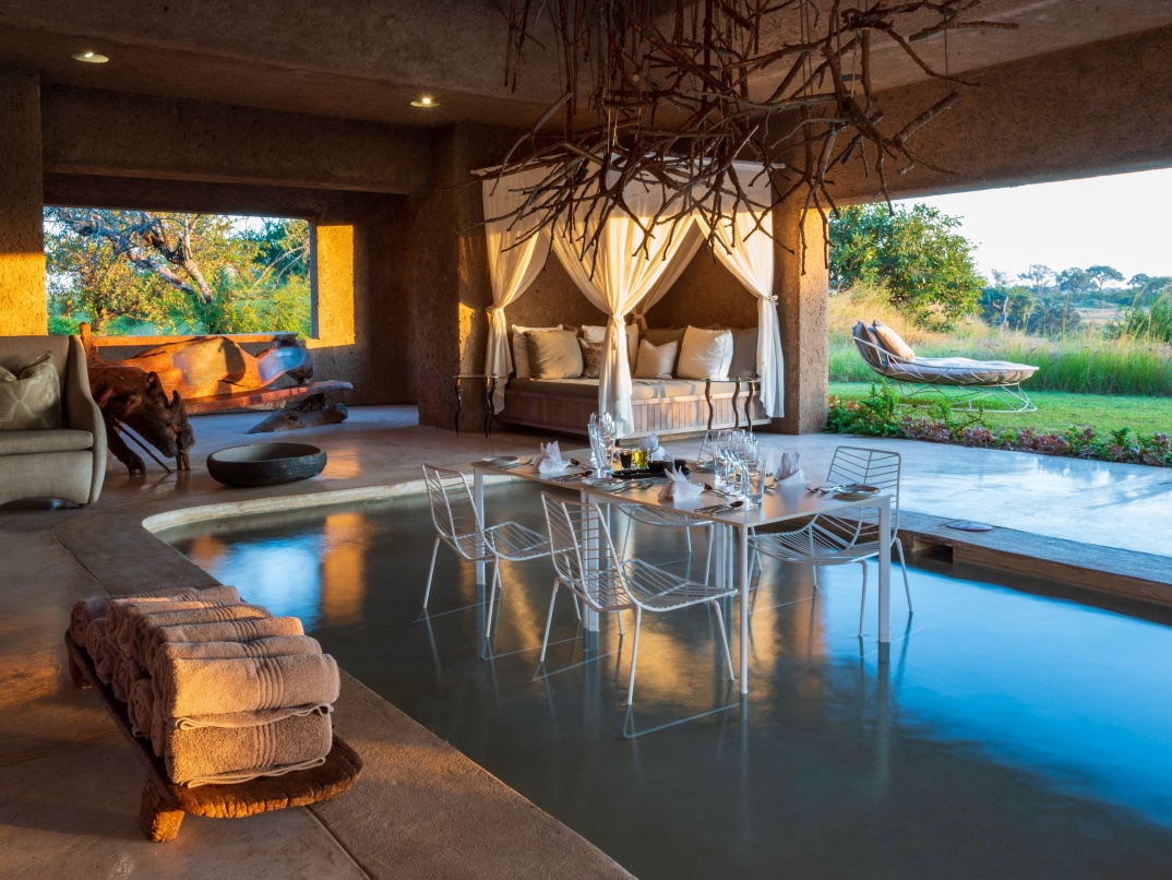Be captivated by the masterpiece of organic design and architectural brilliance at Sabi Sabi Earth Lodge. Be captivated by the masterpiece of organic design and architectural brilliance at Sabi Sabi Earth Lodge.