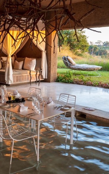 Discover a unique and luxurious dining experience at Sabi Sabi Earth Lodge. Discover a unique and luxurious dining experience at Sabi Sabi Earth Lodge.
