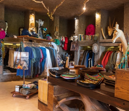 Delight in an immersive shopping experience at Earth Lodge curio boutique. Delight in an immersive shopping experience at Earth Lodge curio boutique.